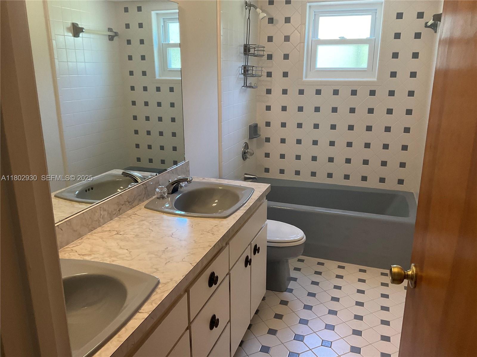 1725 Tanglewood Drive Property Photo 11