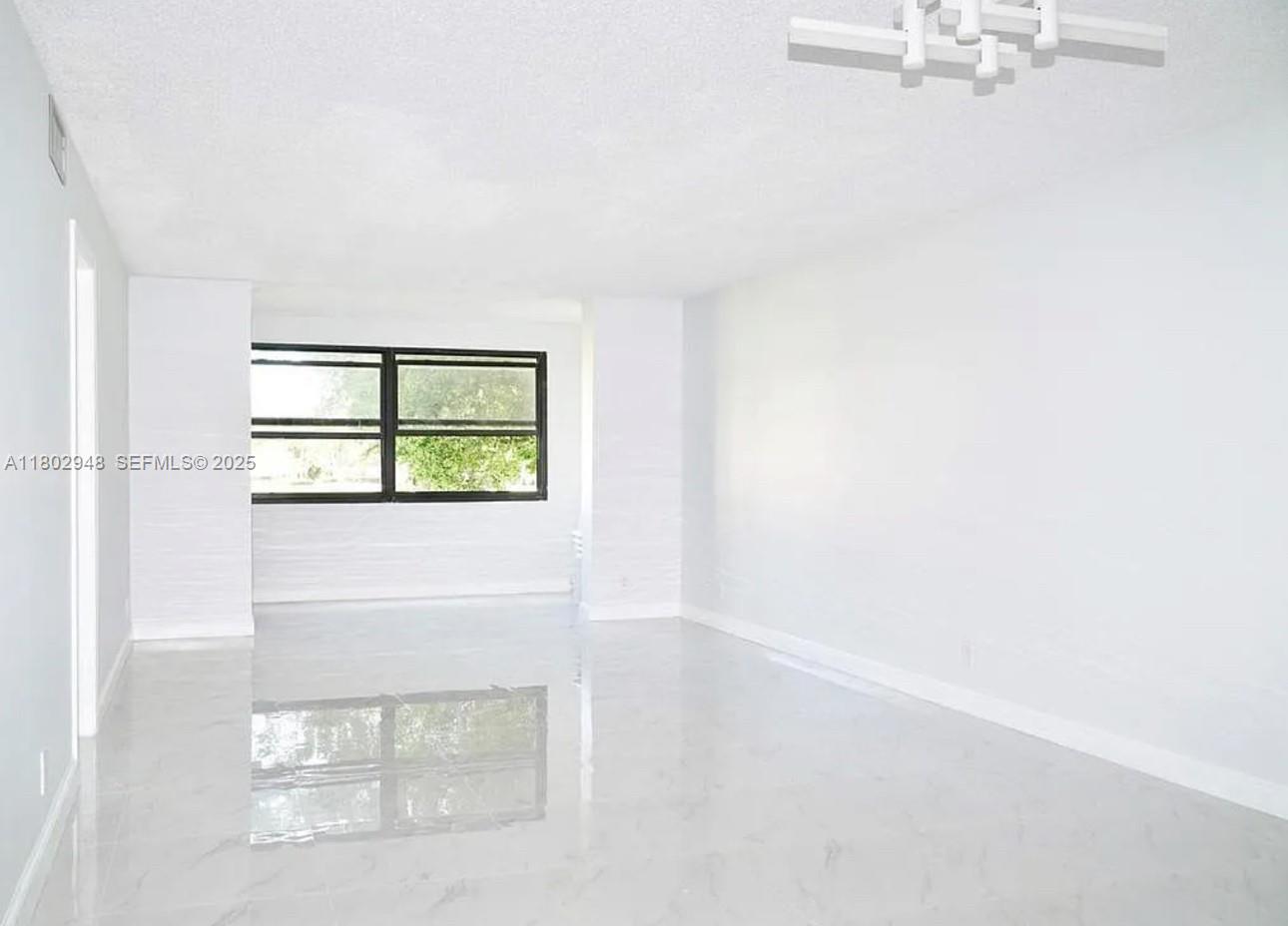 691 S Hollybrook Drive 208 Property Photo 10