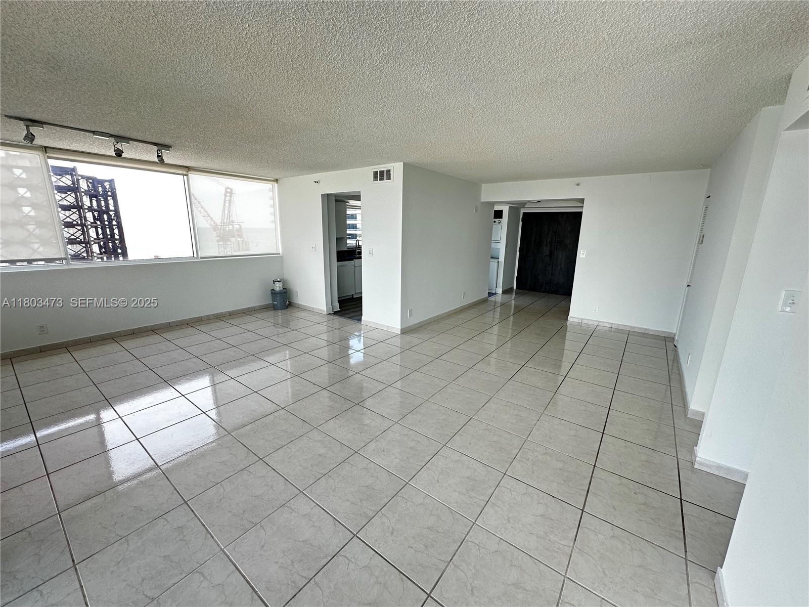 A11803473 Property Photo 6