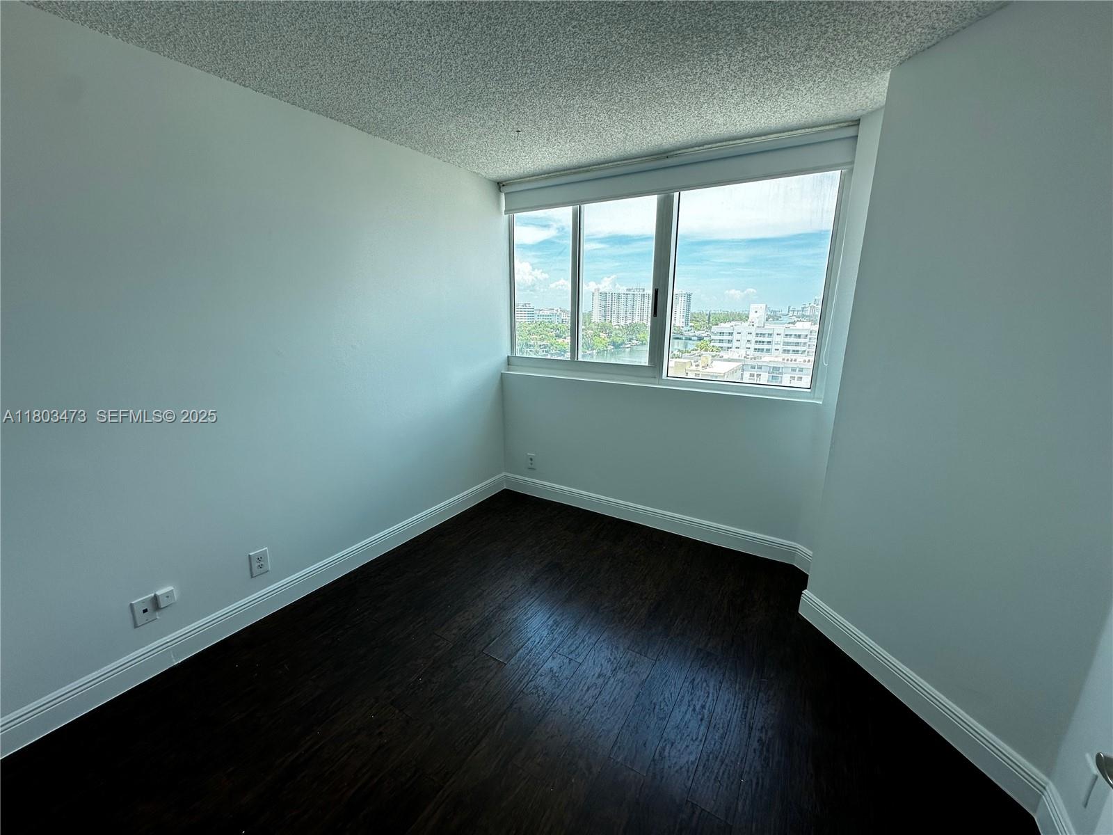 A11803473 Property Photo 19