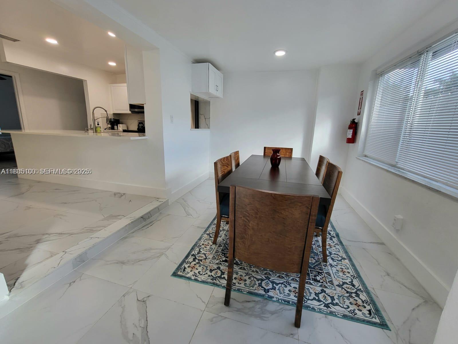 A11805100 Property Photo 2