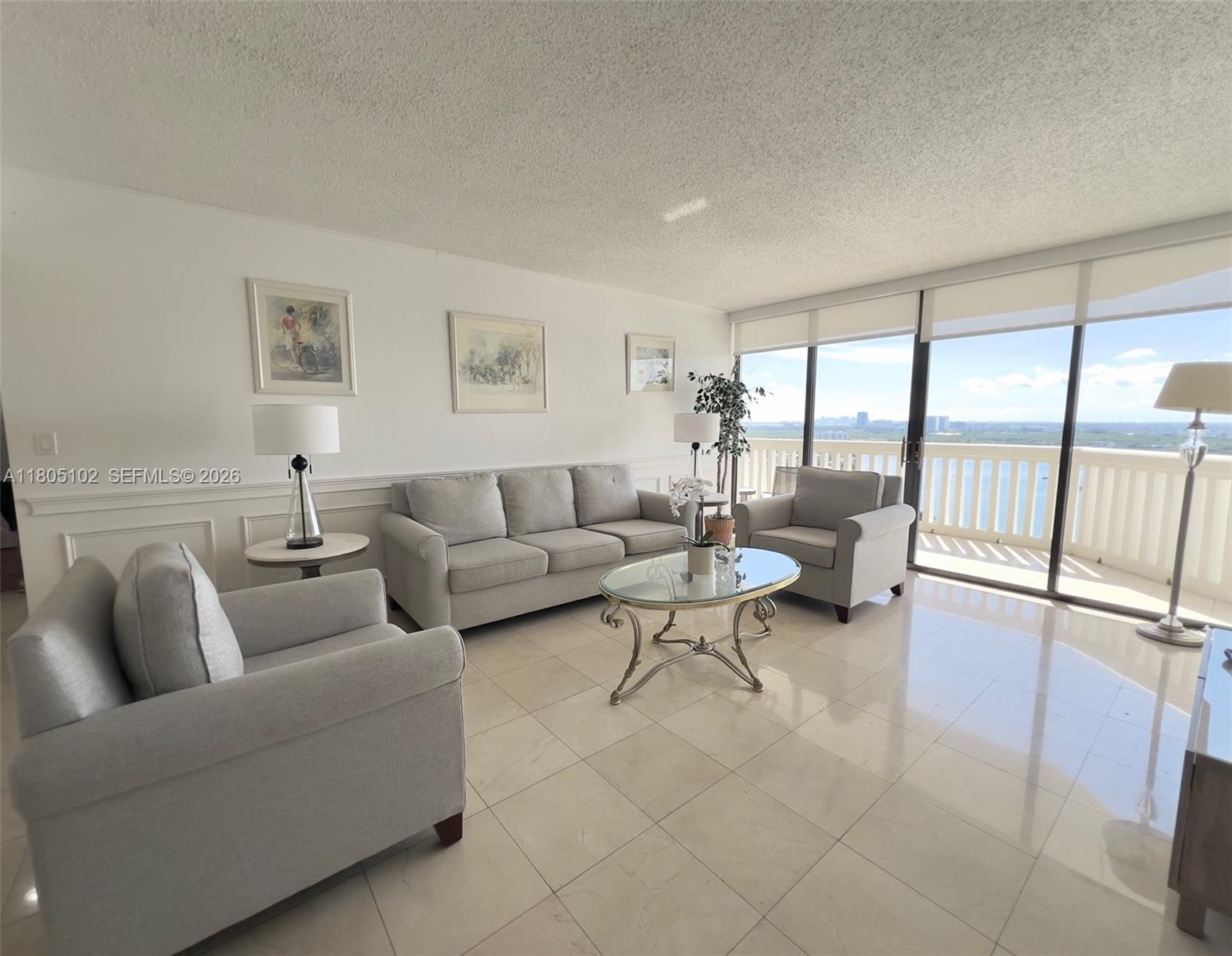 1000 W Island Boulevard 2412 Property Photo 1