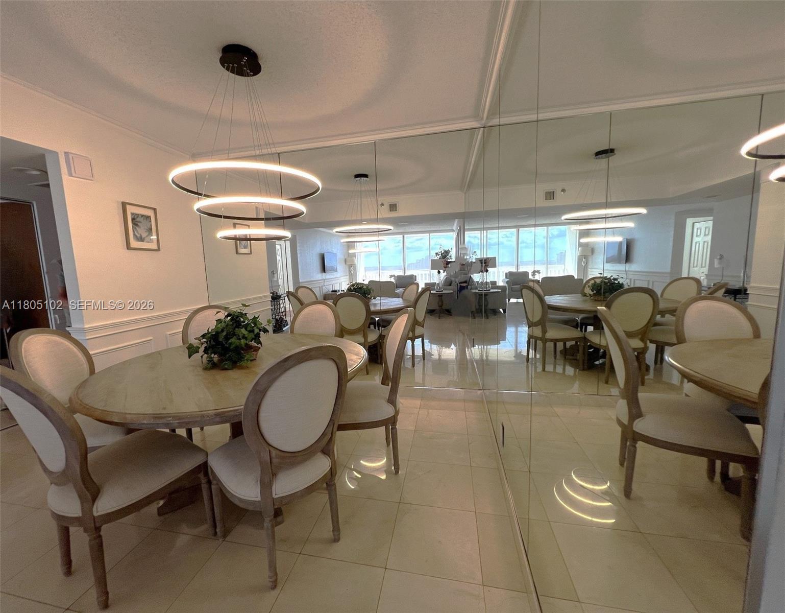1000 W Island Boulevard 2412 Property Photo 4