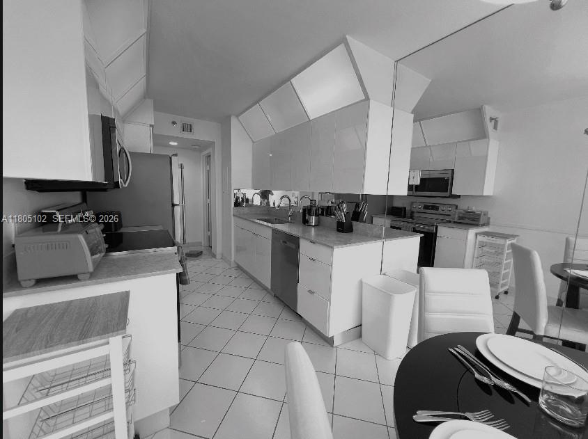 1000 W Island Boulevard 2412 Property Photo 12