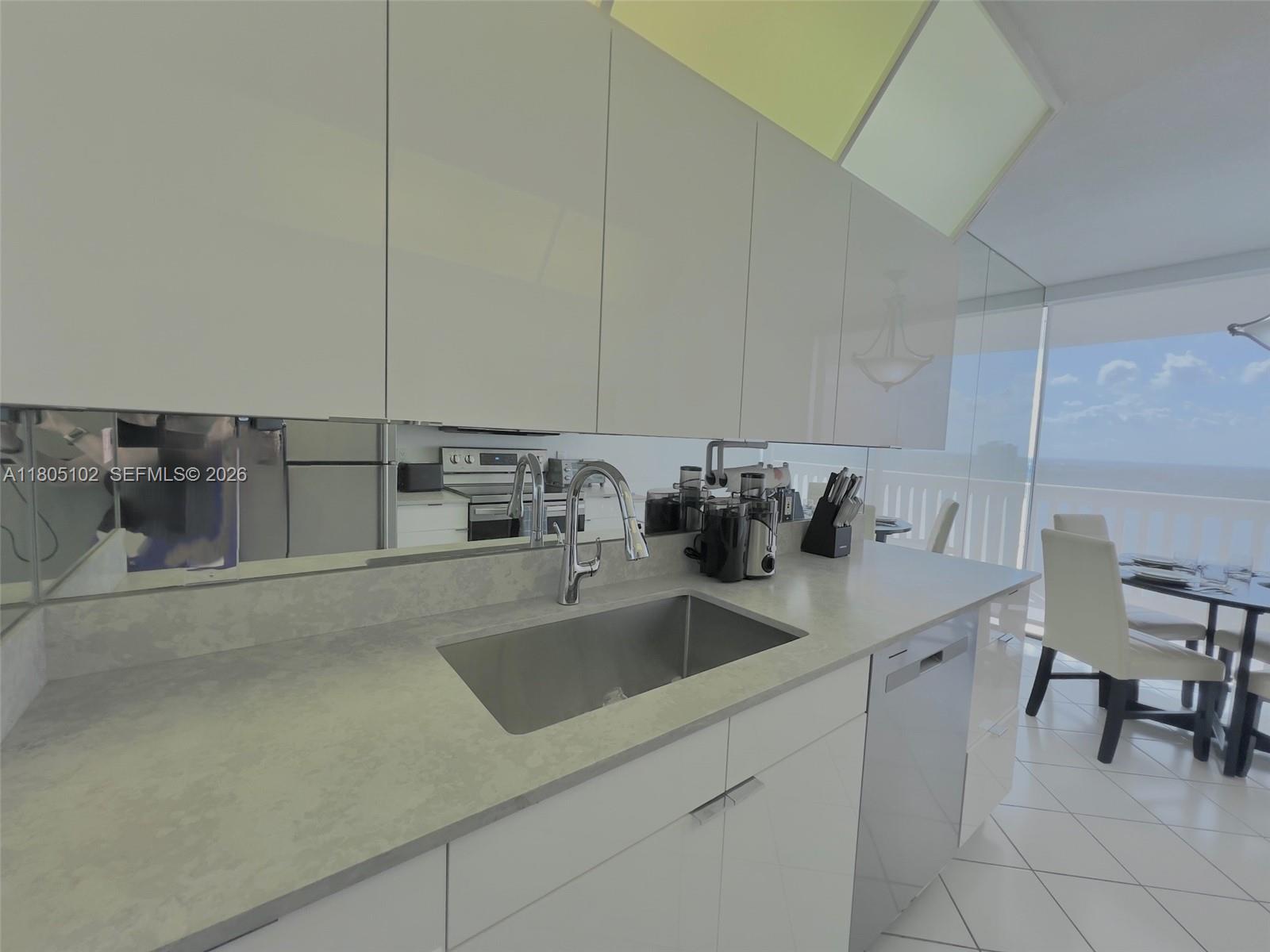 1000 W Island Boulevard 2412 Property Photo 14