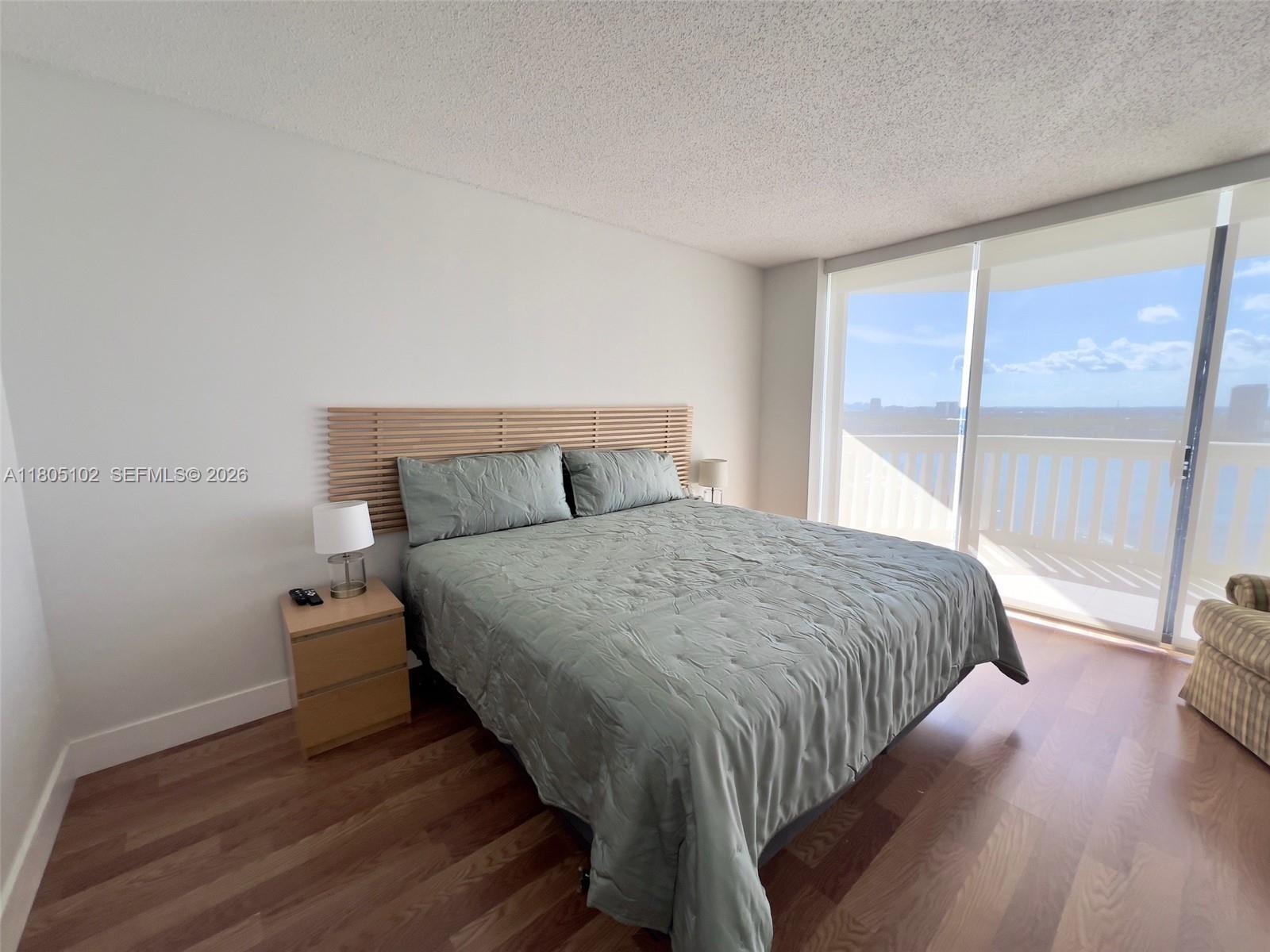 1000 W Island Boulevard 2412 Property Photo 15