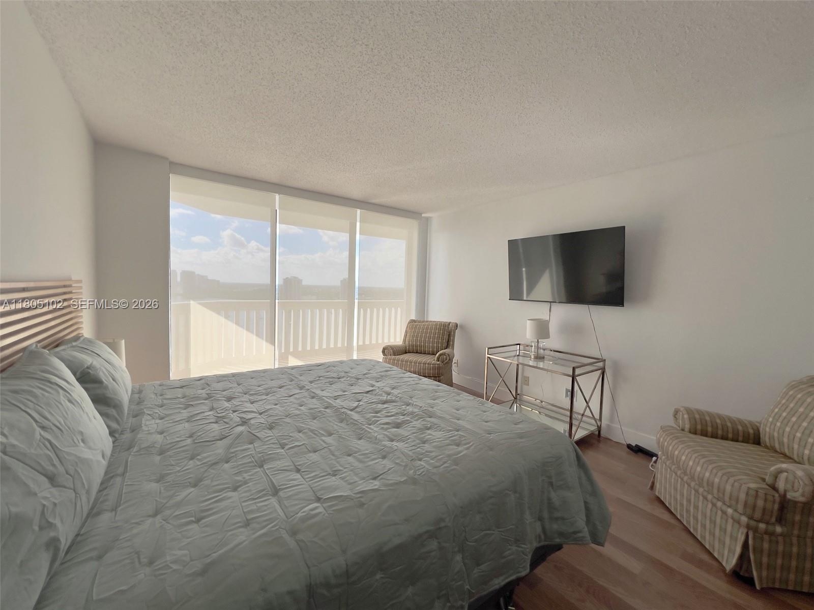 1000 W Island Boulevard 2412 Property Photo 17