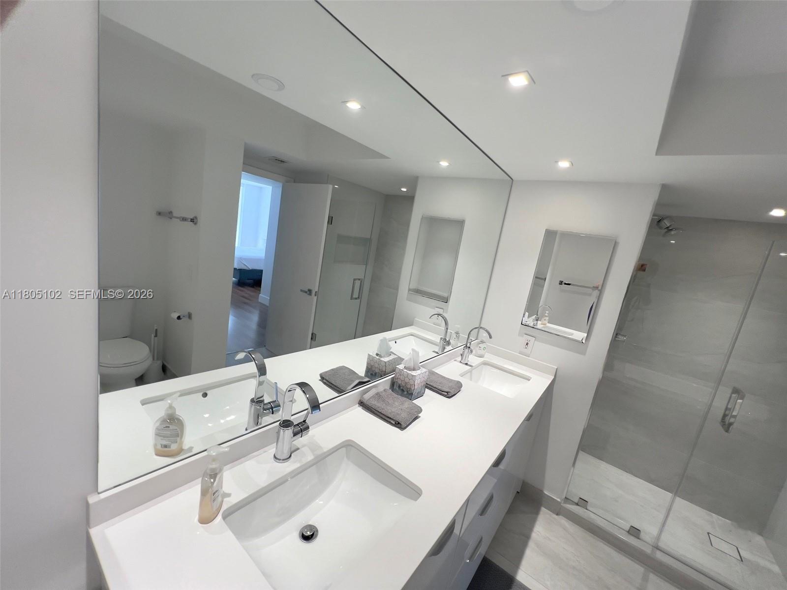 1000 W Island Boulevard 2412 Property Photo 19