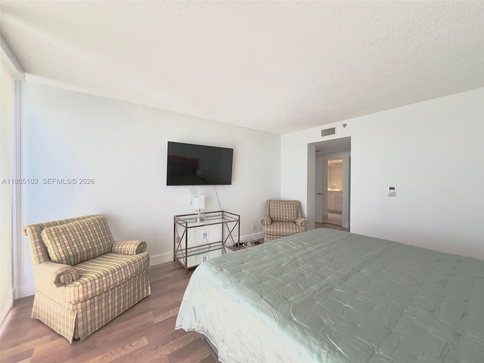 1000 W Island Boulevard 2412 Property Photo 24