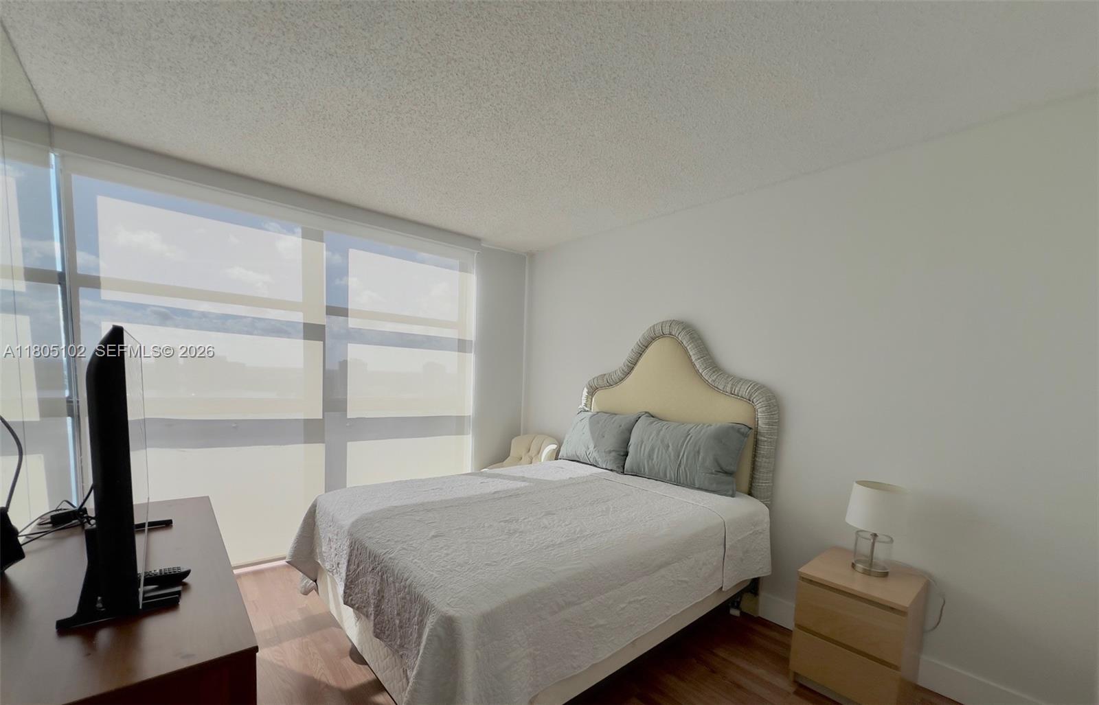 1000 W Island Boulevard 2412 Property Photo 25