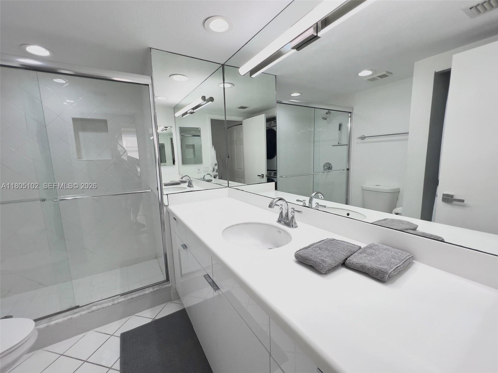 1000 W Island Boulevard 2412 Property Photo 26