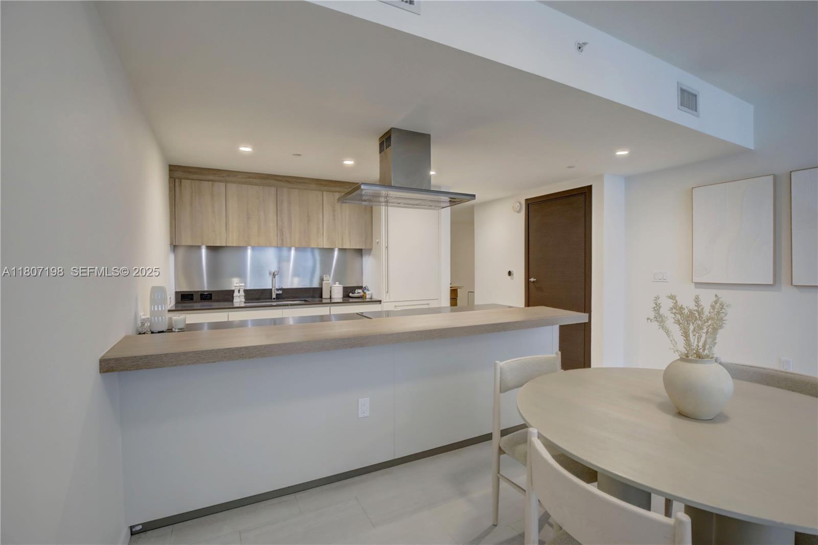 1000 Brickell Plaza 2705 Property Photo 16