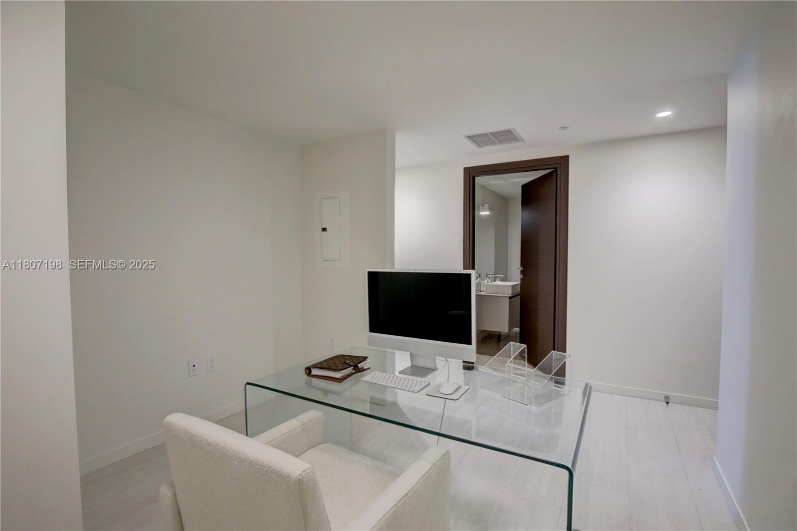 1000 Brickell Plaza 2705 Property Photo 21