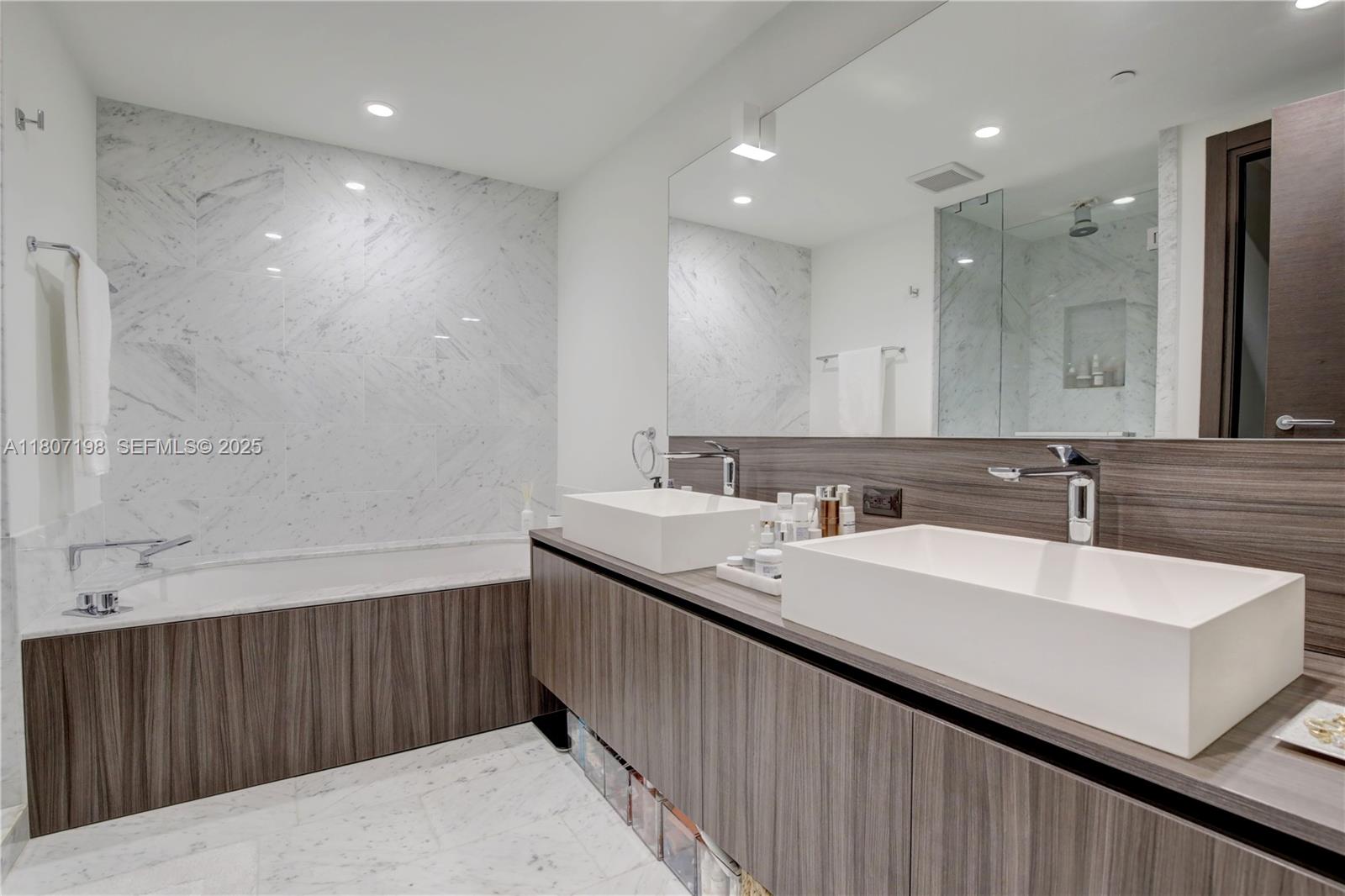 1000 Brickell Plaza 2705 Property Photo 25