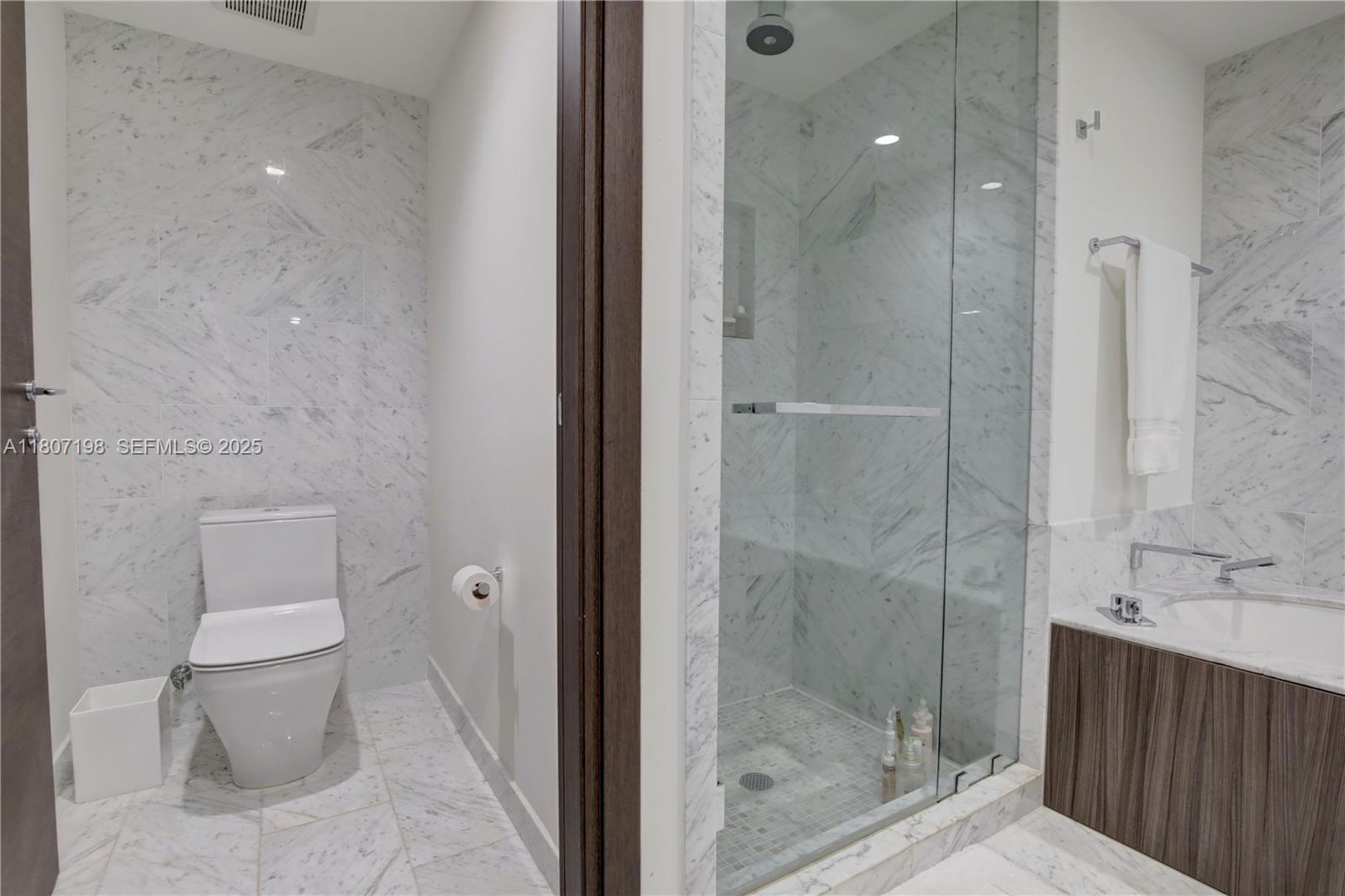 1000 Brickell Plaza 2705 Property Photo 26