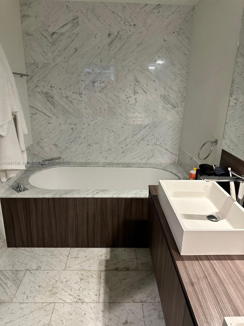 1000 Brickell Plaza 2705 Property Photo 29