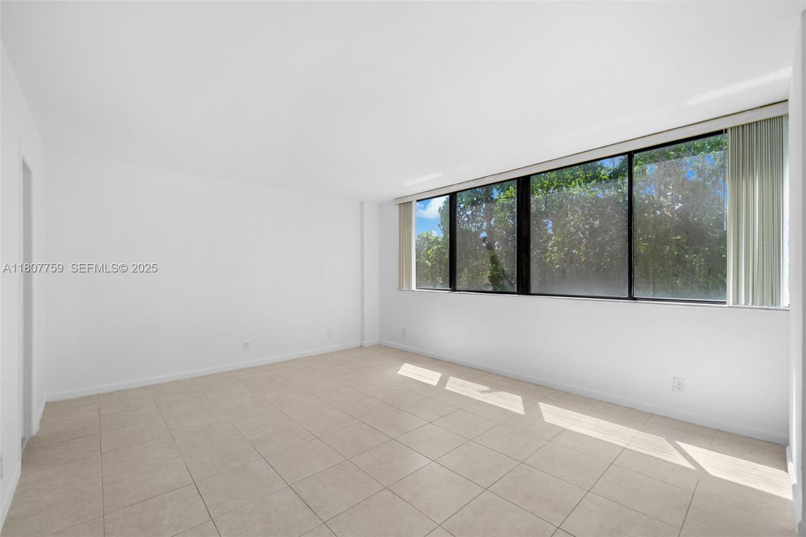 4222 Inverrary Boulevard 4211 Property Photo 6