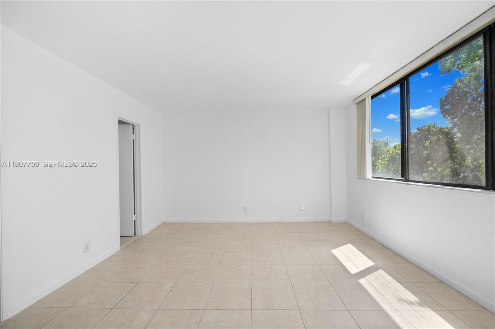 4222 Inverrary Boulevard 4211 Property Photo 7