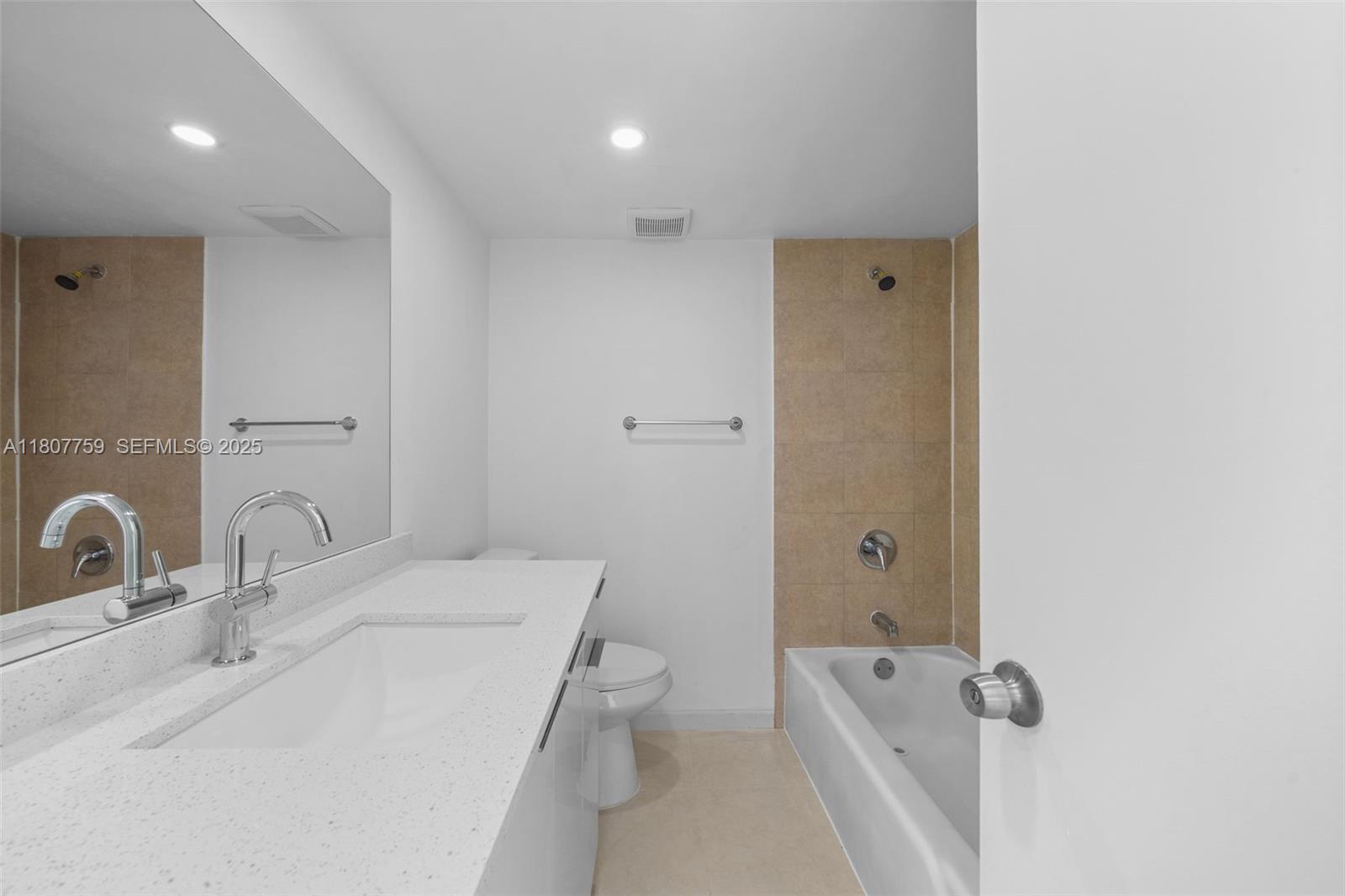 4222 Inverrary Boulevard 4211 Property Photo 10