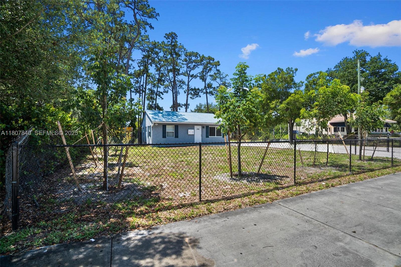 4736 Lake Worth Road Property Photo 4