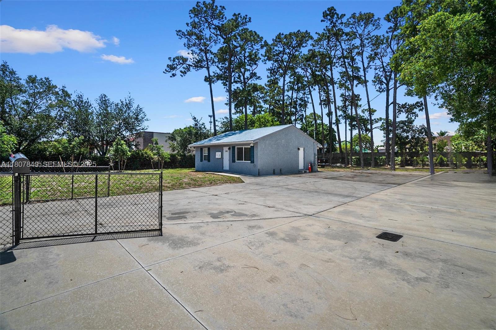 4736 Lake Worth Road Property Photo 5