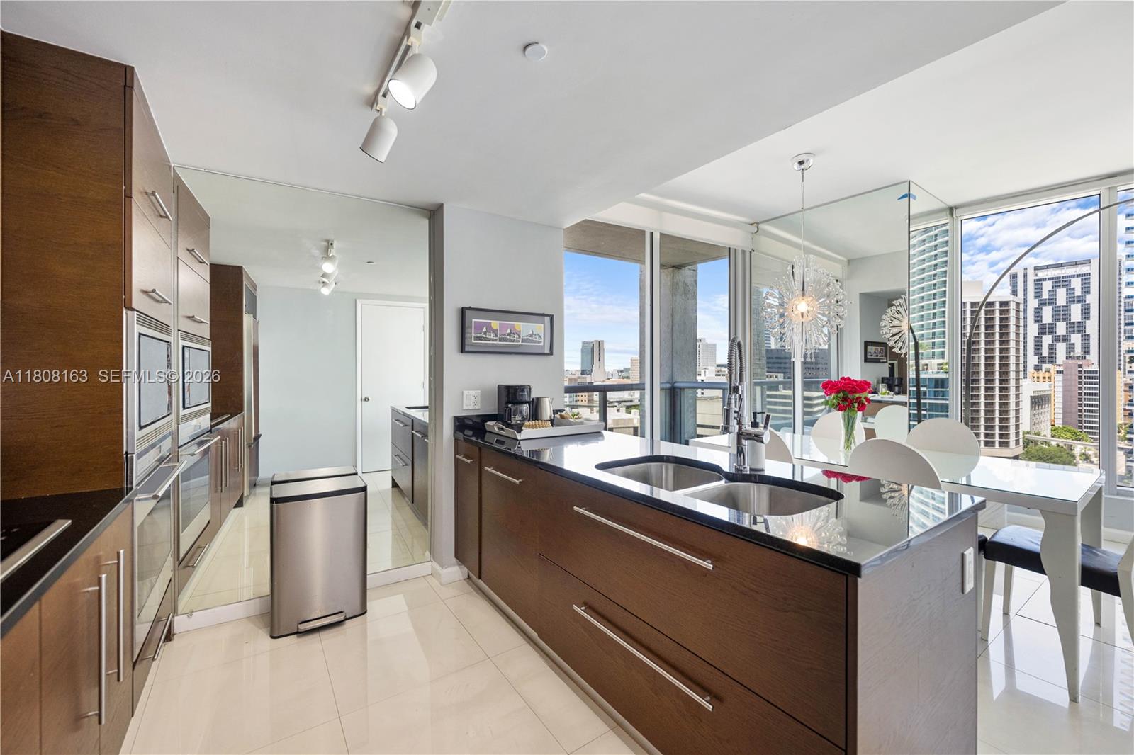 485 Brickell Avenue 1604 Property Photo 5