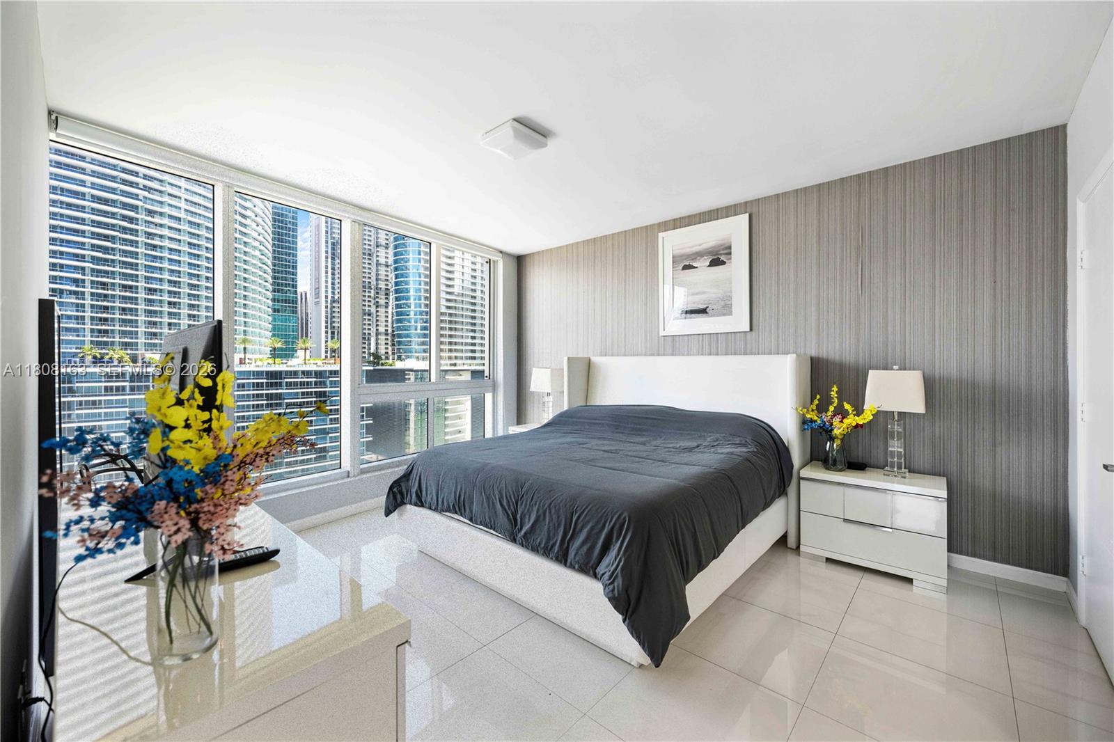 485 Brickell Avenue 1604 Property Photo 8