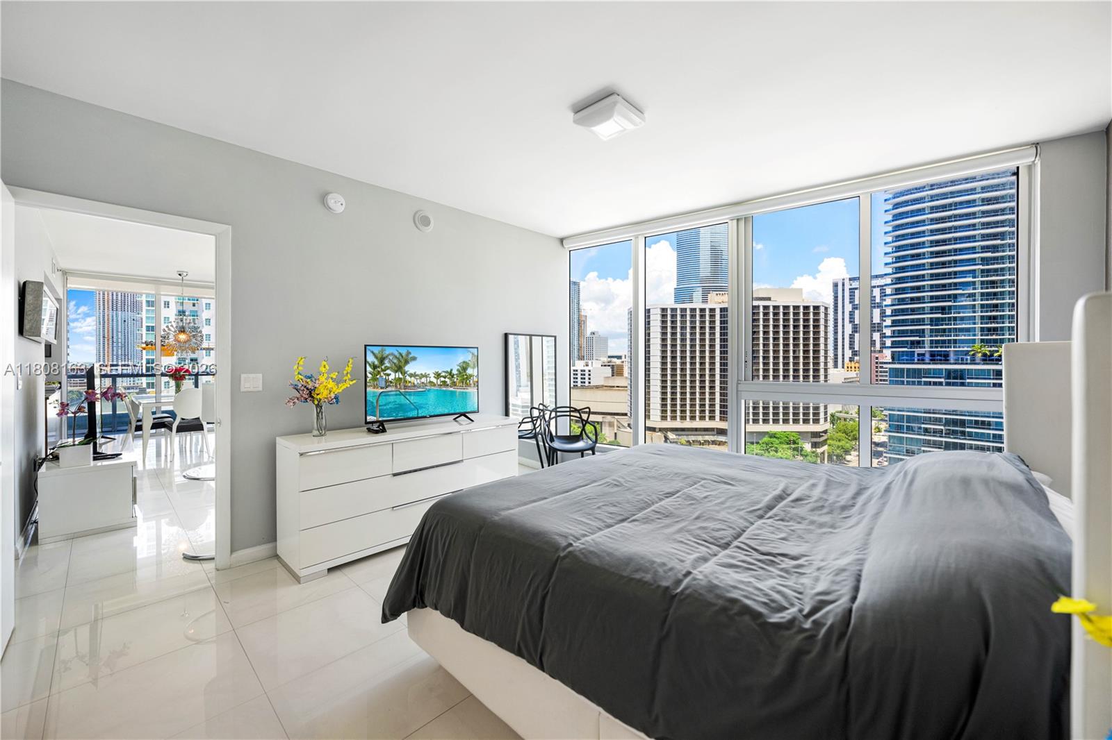 485 Brickell Avenue 1604 Property Photo 9