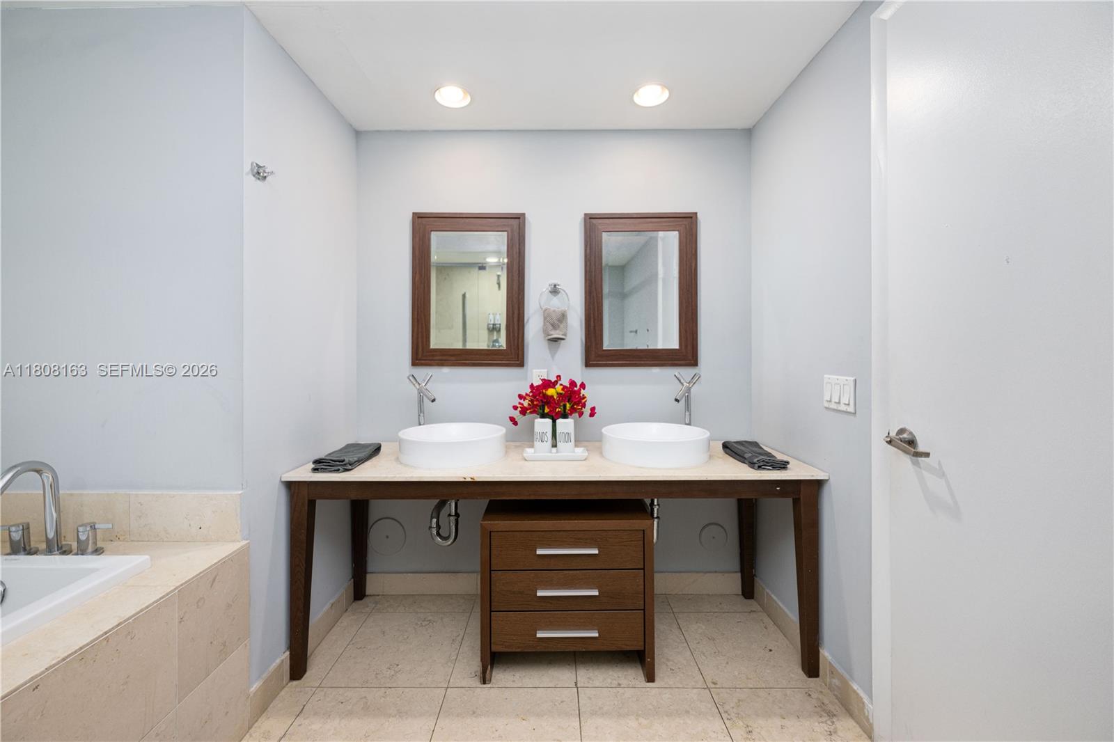 485 Brickell Avenue 1604 Property Photo 10