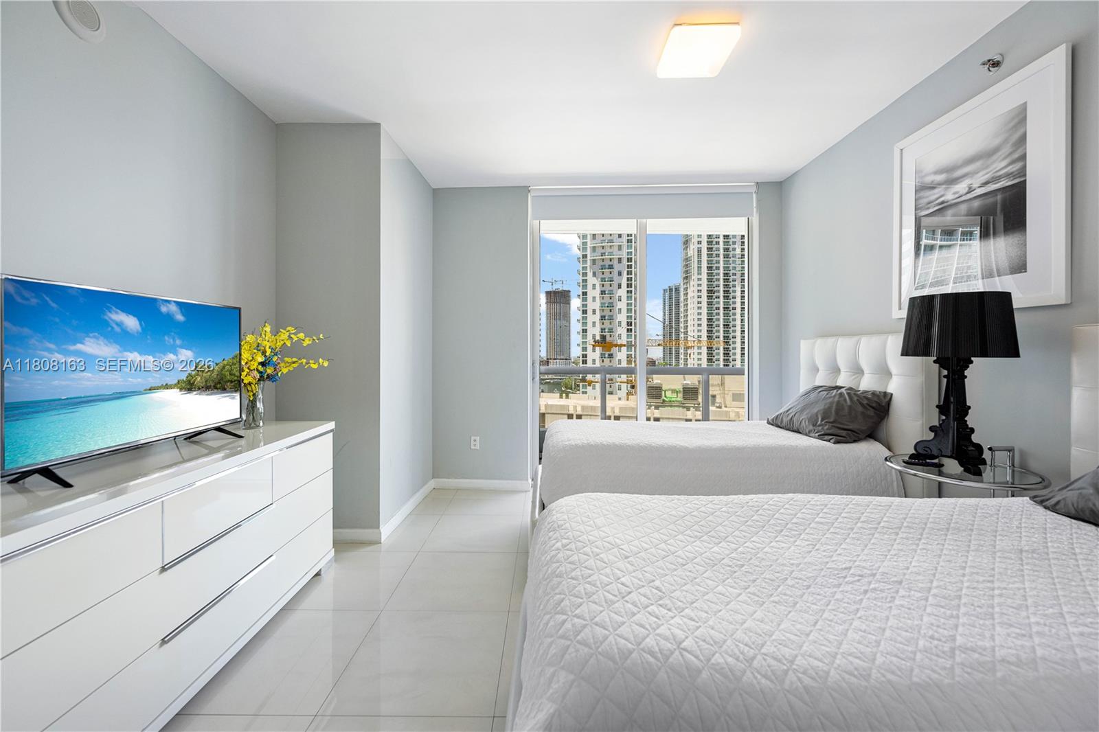 485 Brickell Avenue 1604 Property Photo 12