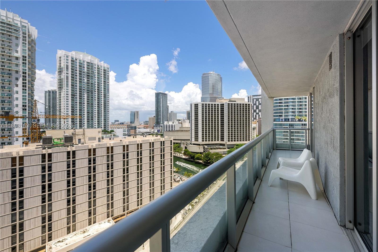 485 Brickell Avenue 1604 Property Photo 17