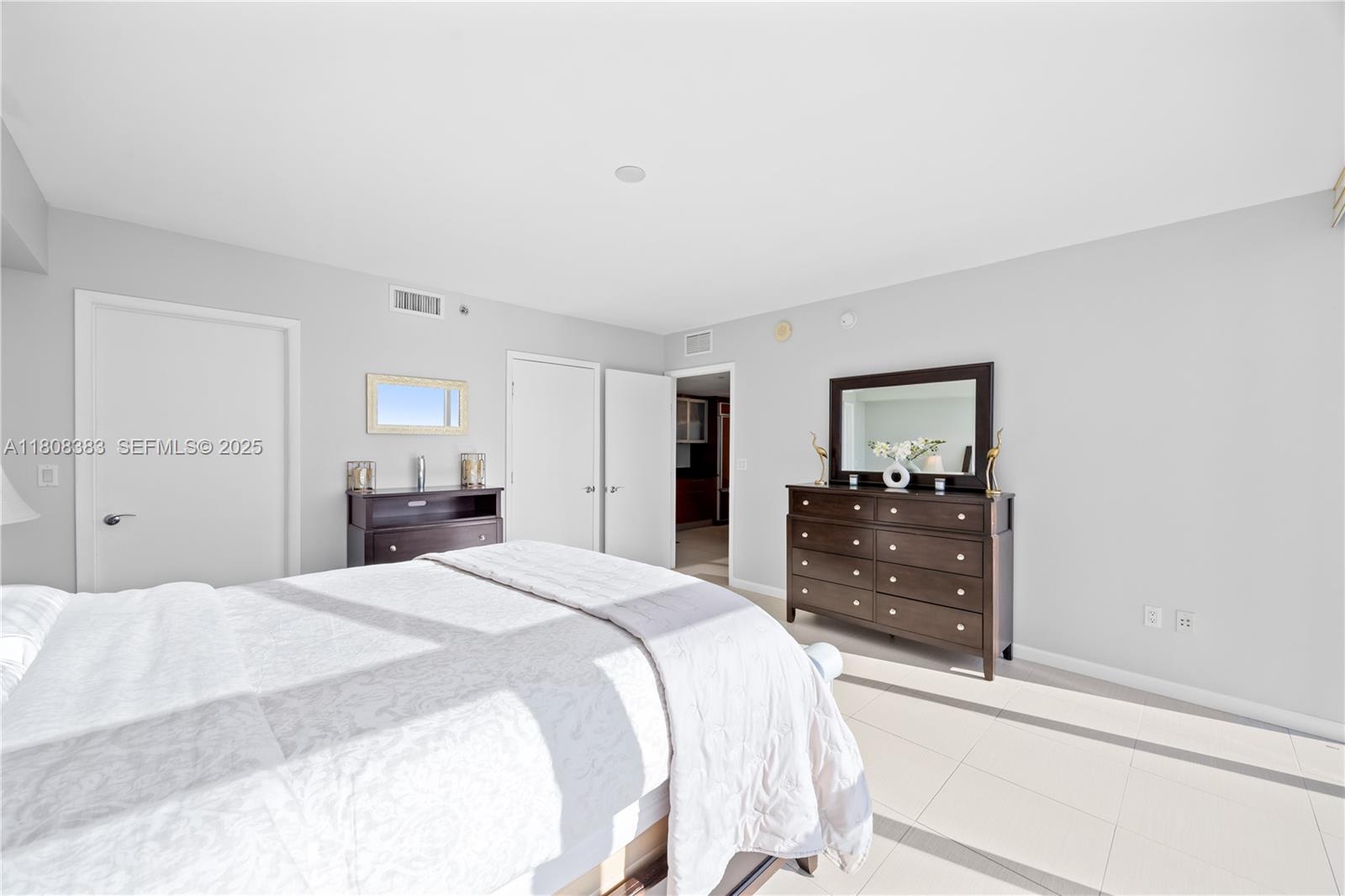 1830 S Ocean Drive 1807 Property Photo 22