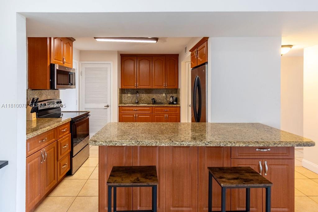9110 Fontainebleau Boulevard 502 Property Photo 8