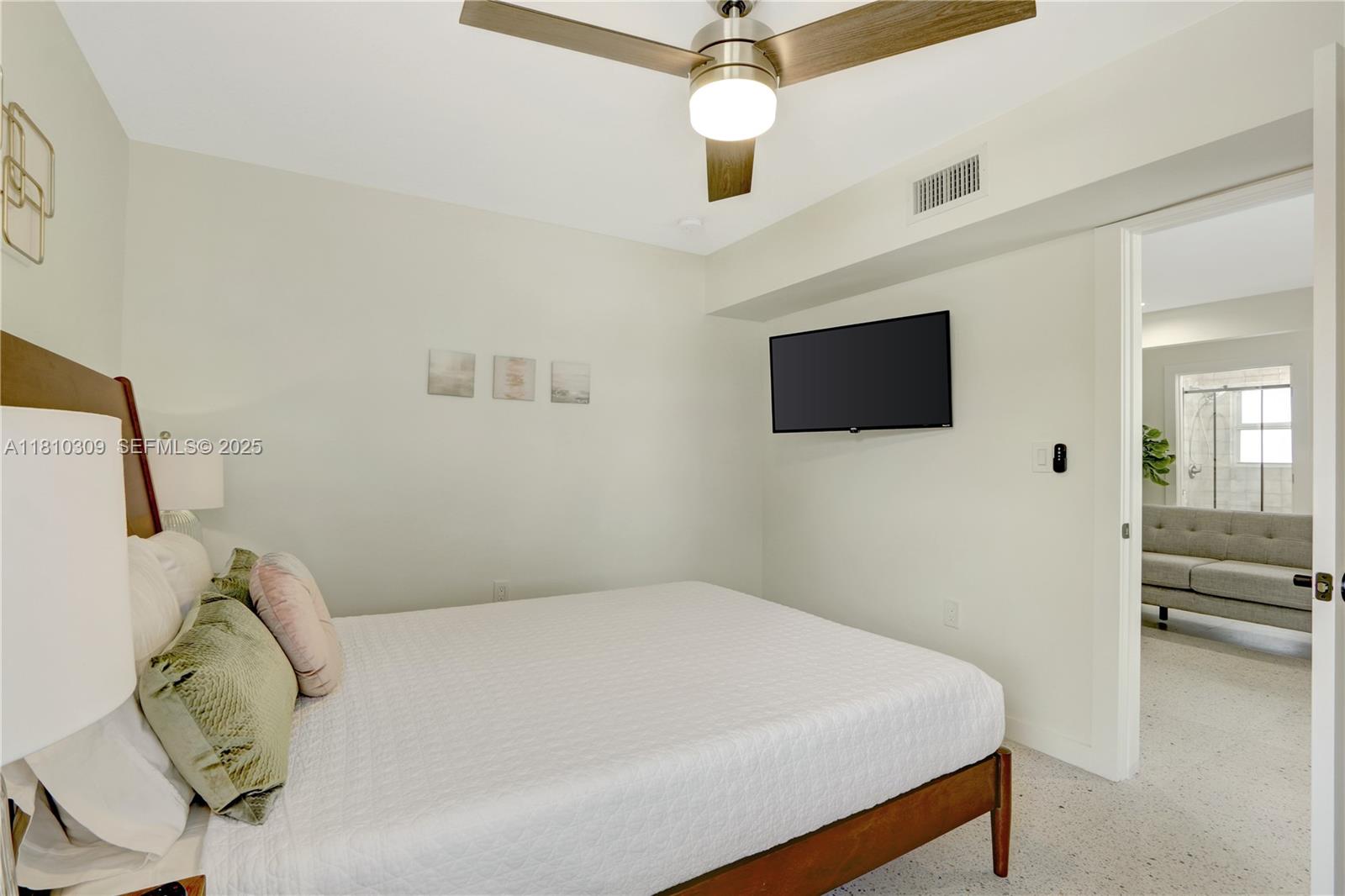 A11810309 Property Photo 12