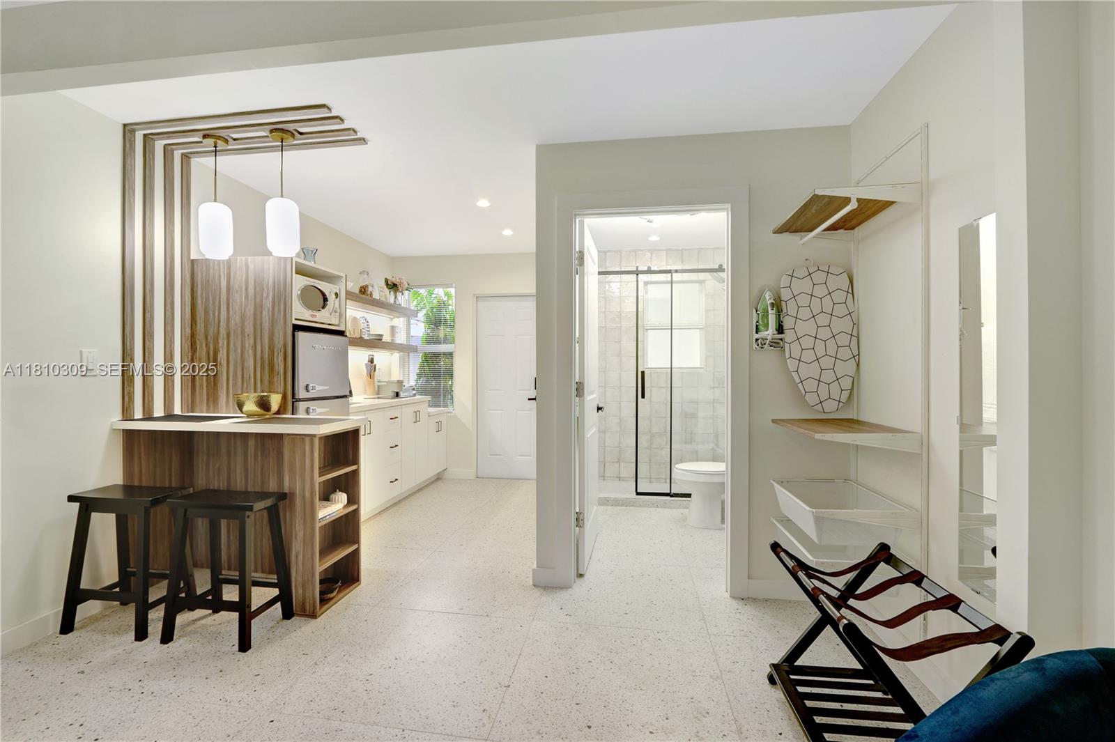 A11810309 Property Photo 15