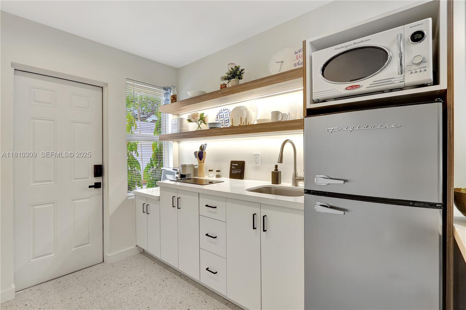 A11810309 Property Photo 20