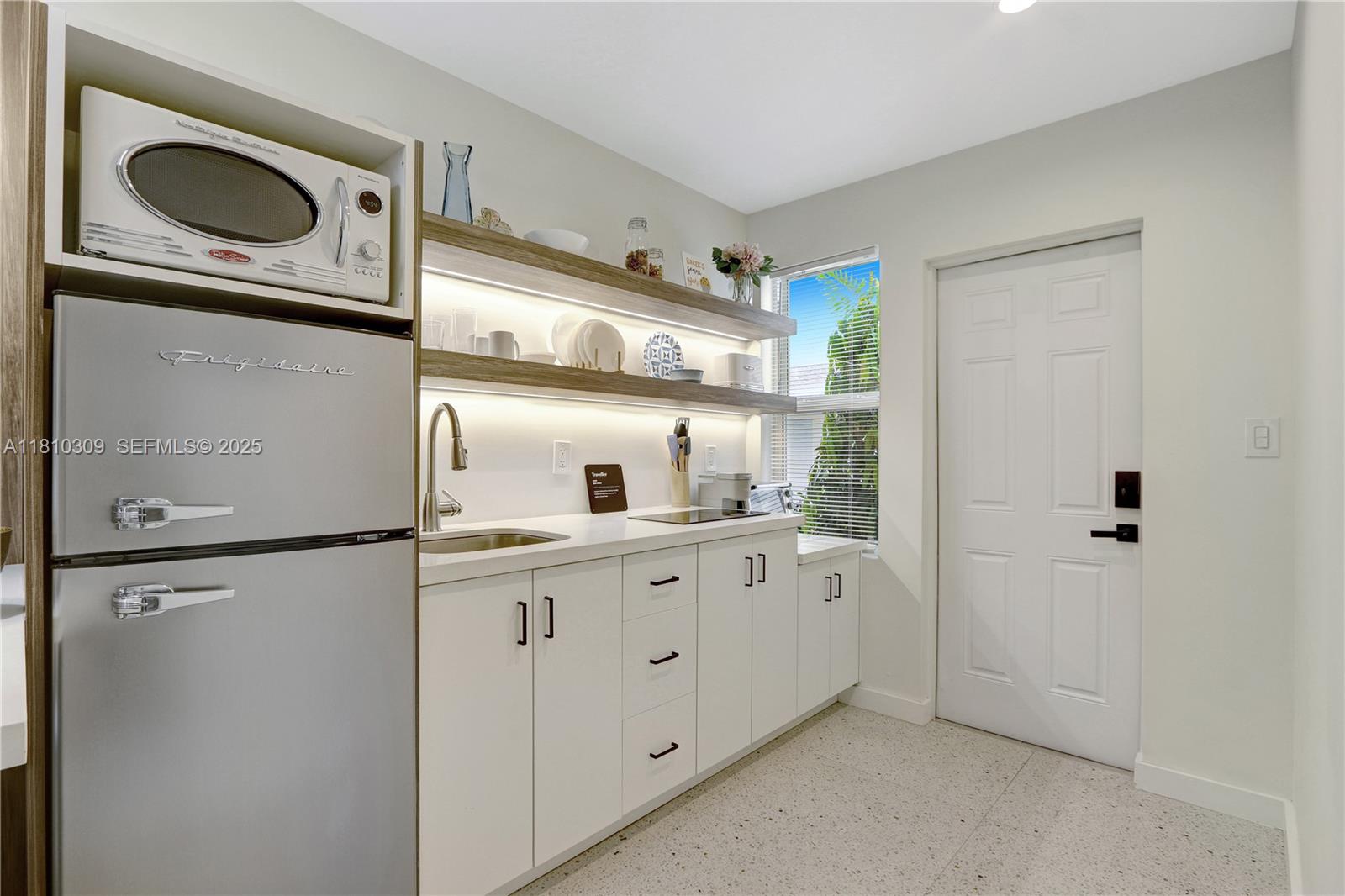 A11810309 Property Photo 22
