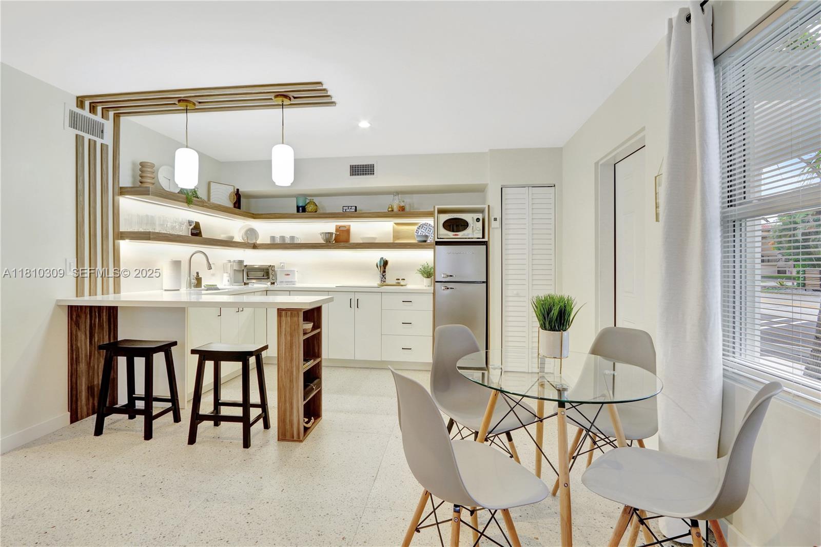 A11810309 Property Photo 25