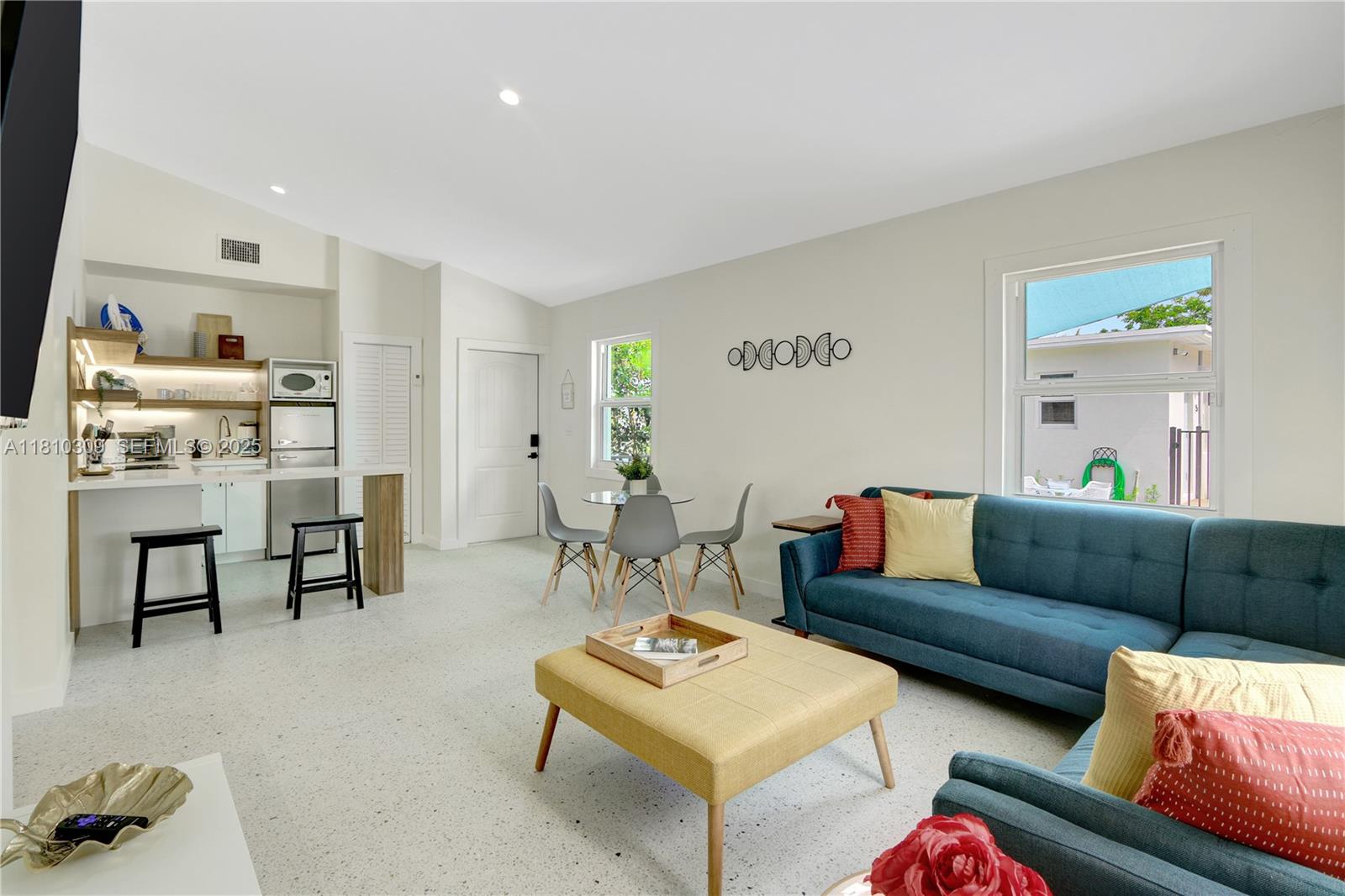 A11810309 Property Photo 28