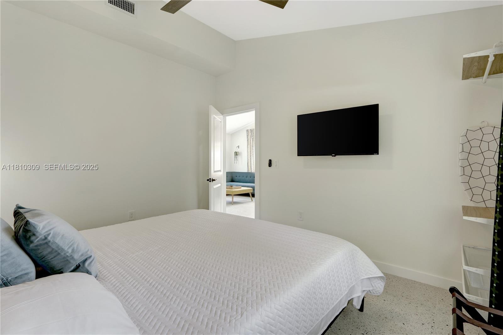 A11810309 Property Photo 30