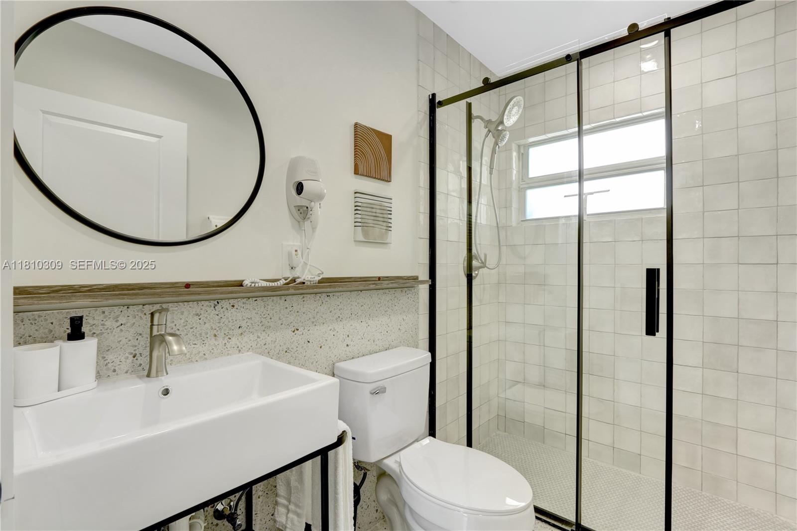 A11810309 Property Photo 32