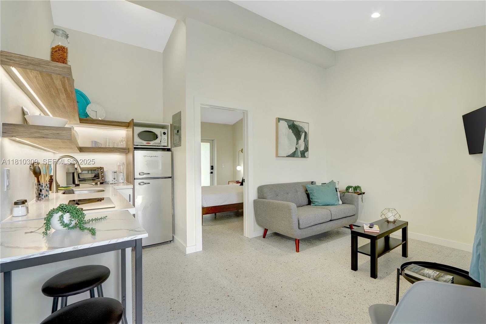A11810309 Property Photo 36