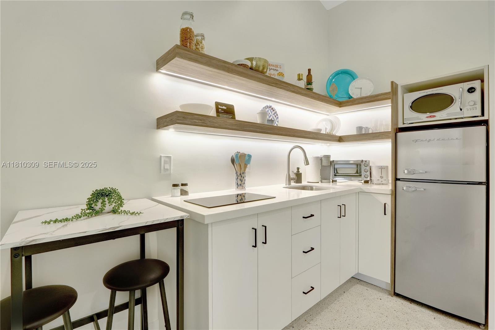 A11810309 Property Photo 37