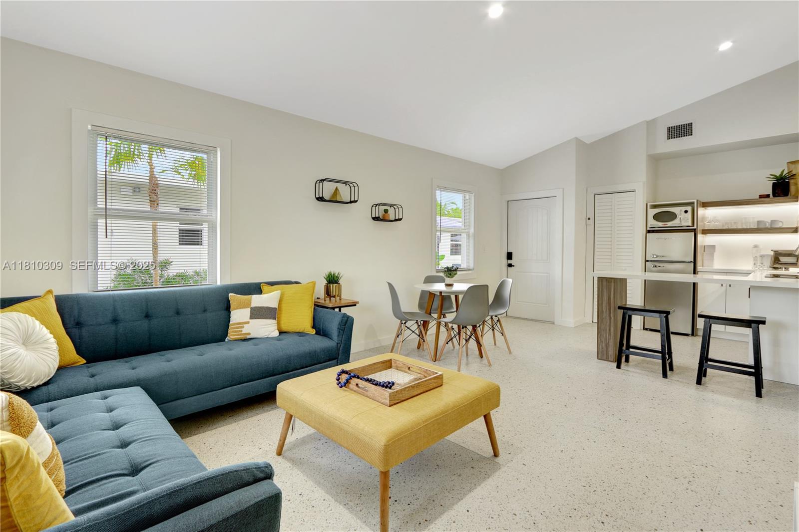 A11810309 Property Photo 39