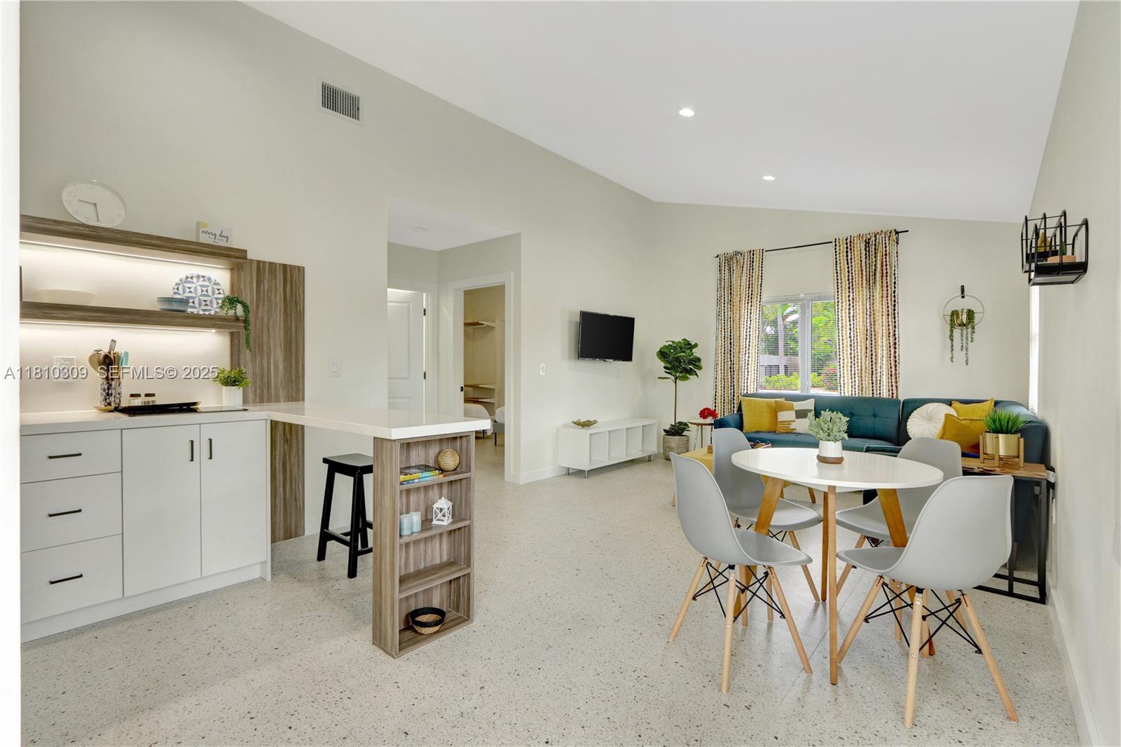 A11810309 Property Photo 40
