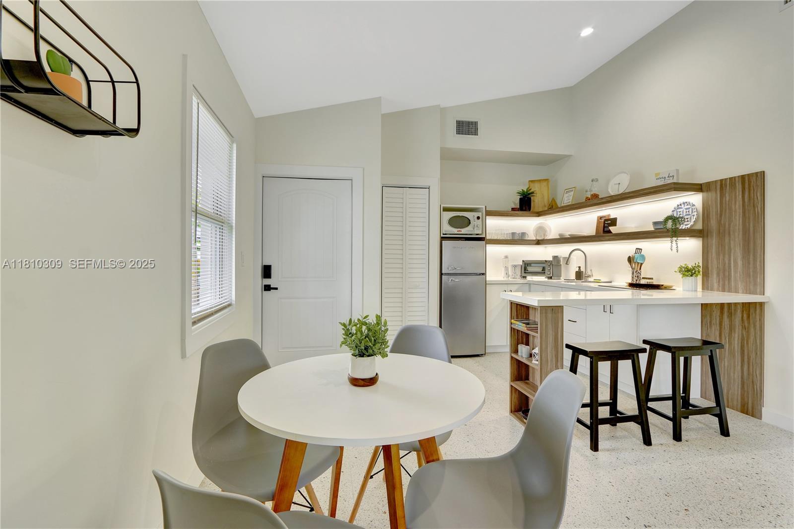A11810309 Property Photo 41