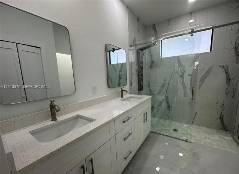2002 E 13th Street Property Photo 14