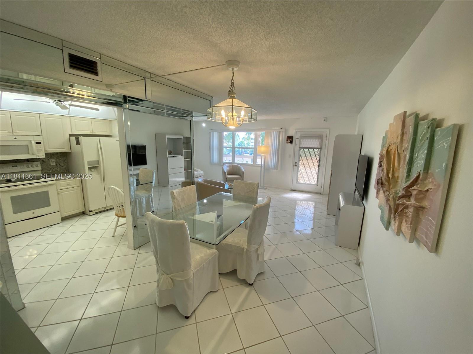 1902 Bermuda Circle G3 Property Photo 5