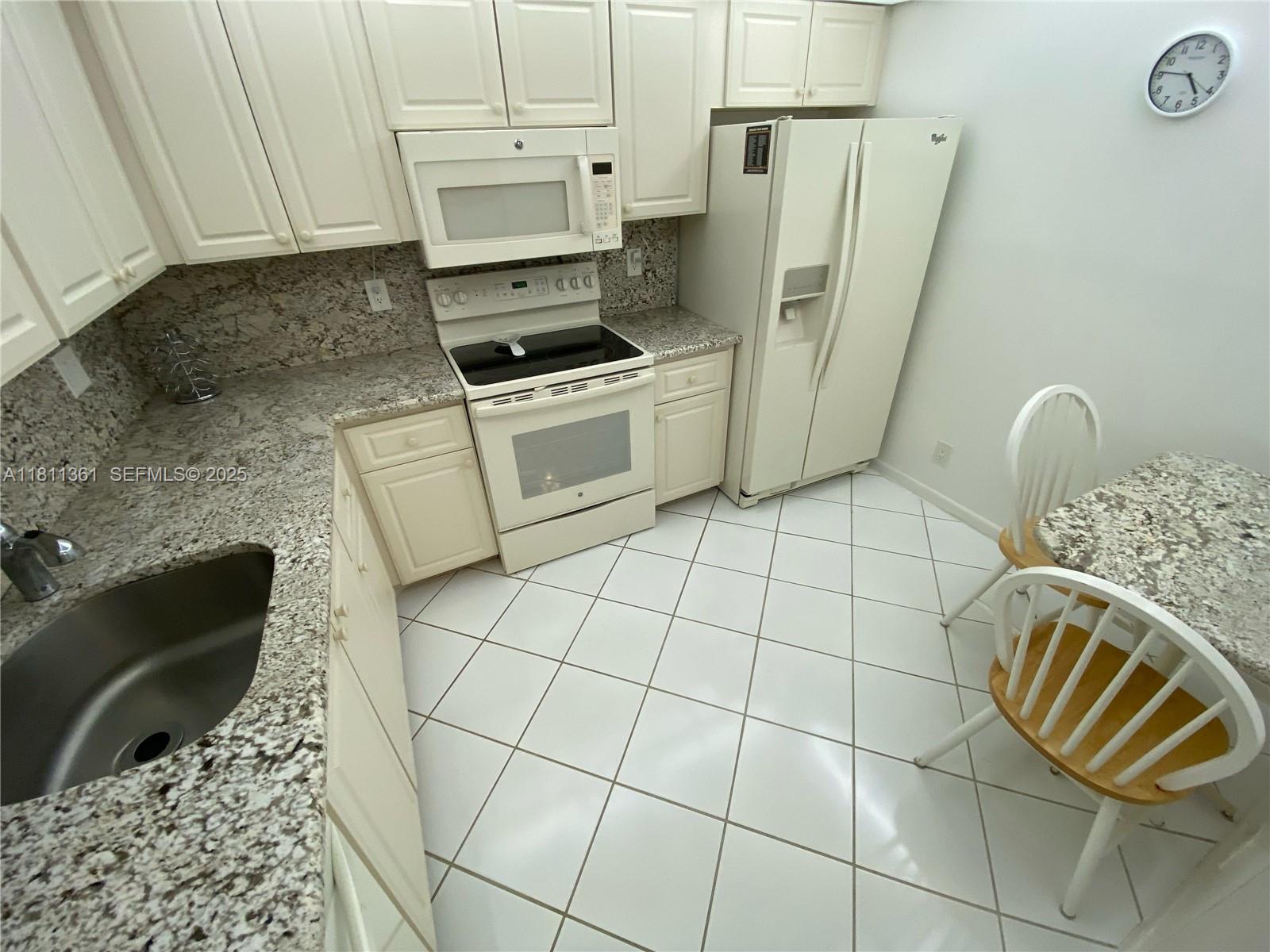 1902 Bermuda Circle G3 Property Photo 10