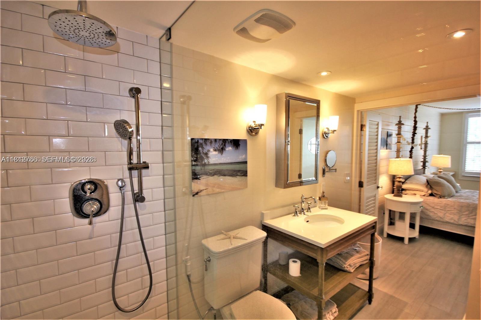 5161 Collins Avenue 315 Property Photo 12